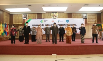 Pengangkatan sumpah pegawai negeri sipil  di lingkungan politeknik kesehatan kemenkes jakarta iii